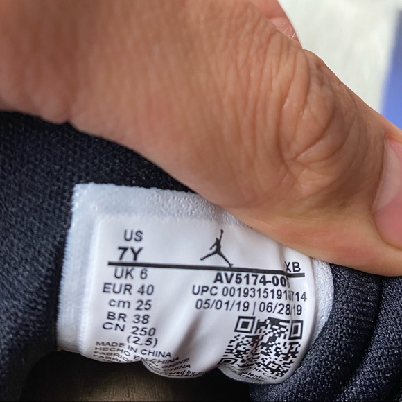 🆕 - Air Jordan 1 Mid Tiger Stripe - Size: Mens 7 - Picture 9 of 11